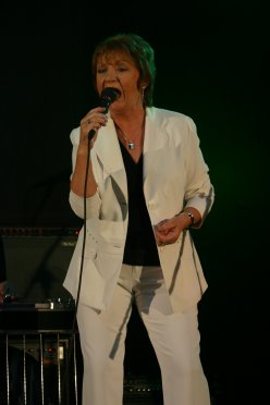 Philomena Begley singing in concert in Nashville